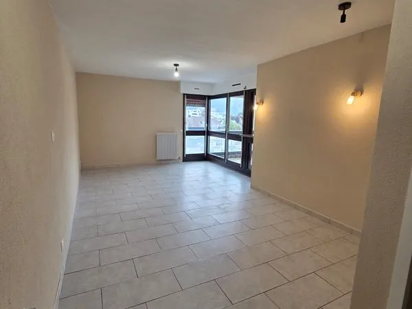 🏠 T3 69 m² - Cluses - Rénové - Balcon - Ascenseur - Cave