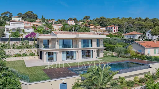Villa 9 pièces 394 m²