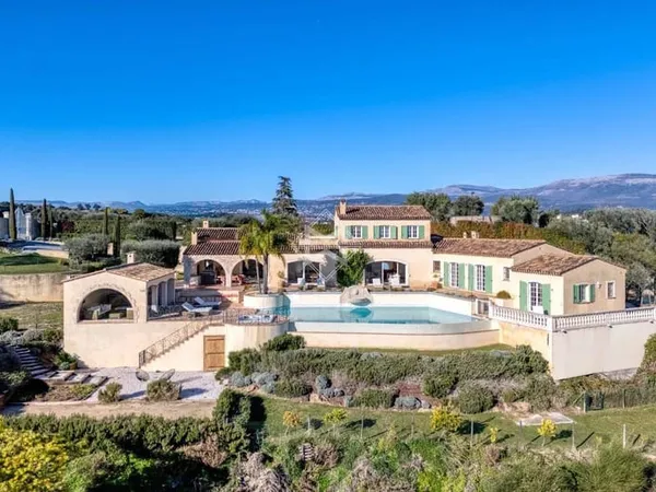 Villa 6 pièces 365 m²