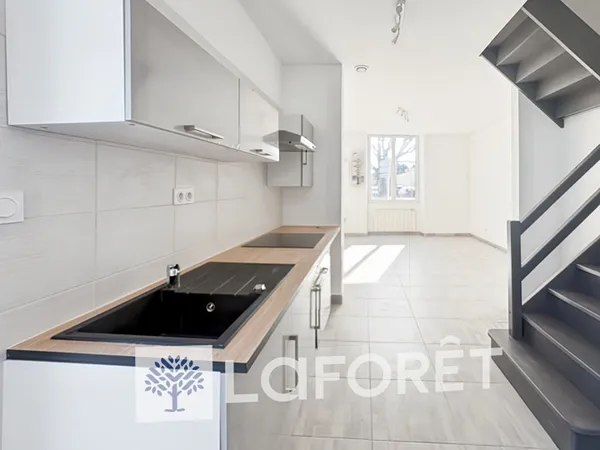 Appartement à louer dans le bourg de GEMOZAC (17260) - réf 4396
