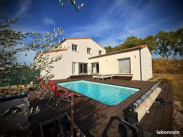 Villa récente de 150m2 avec 6 chambres, piscine et panneaux solaires + batteries