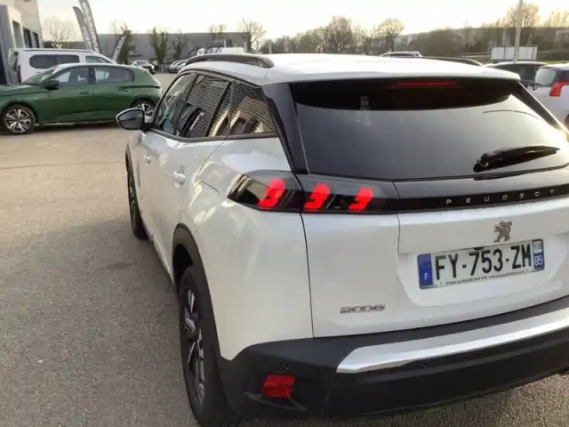 Peugeot 2008 bluehdi 130 s&amp;s eat8 — photo 4