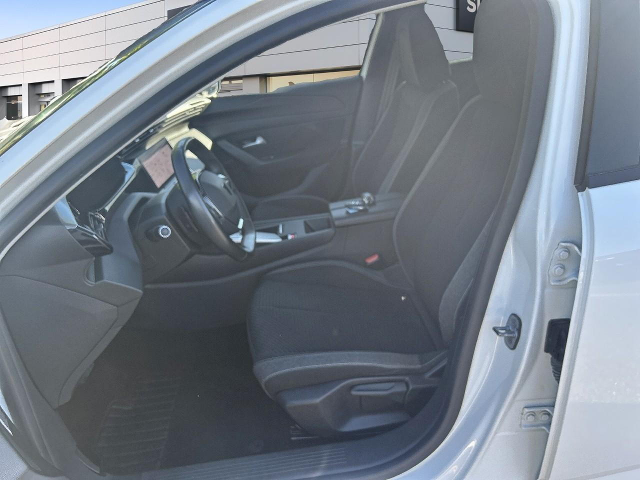 Peugeot 308 phev 180ch active pack e-eat8 — photo 9
