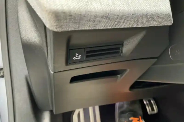 Peugeot 3008 hybrid 136 e-dcs6 — photo 21