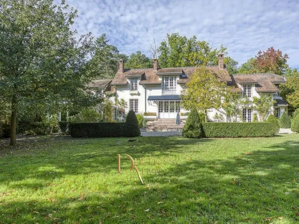 Maison 12 pièces 260 m²