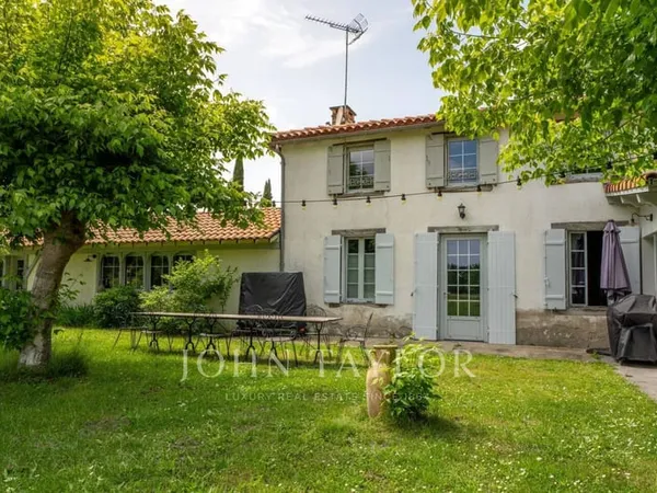 Maison 8 pièces 360 m²