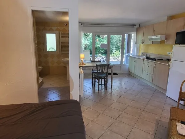 Studio 30m² au calme dans pinède avec terrasse