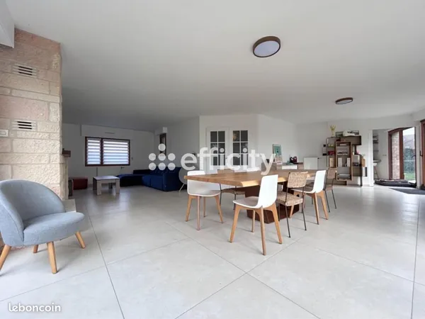Maison 6 pièces 210 m²