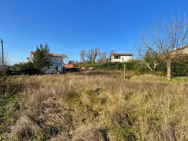 Terrain 883 m²