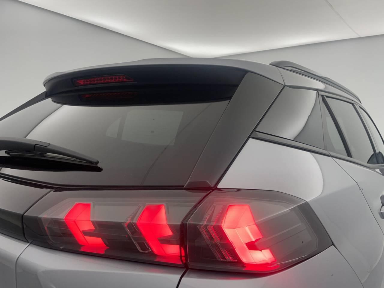 Peugeot 2008 puretech 130 s&s eat8 allure — photo 31