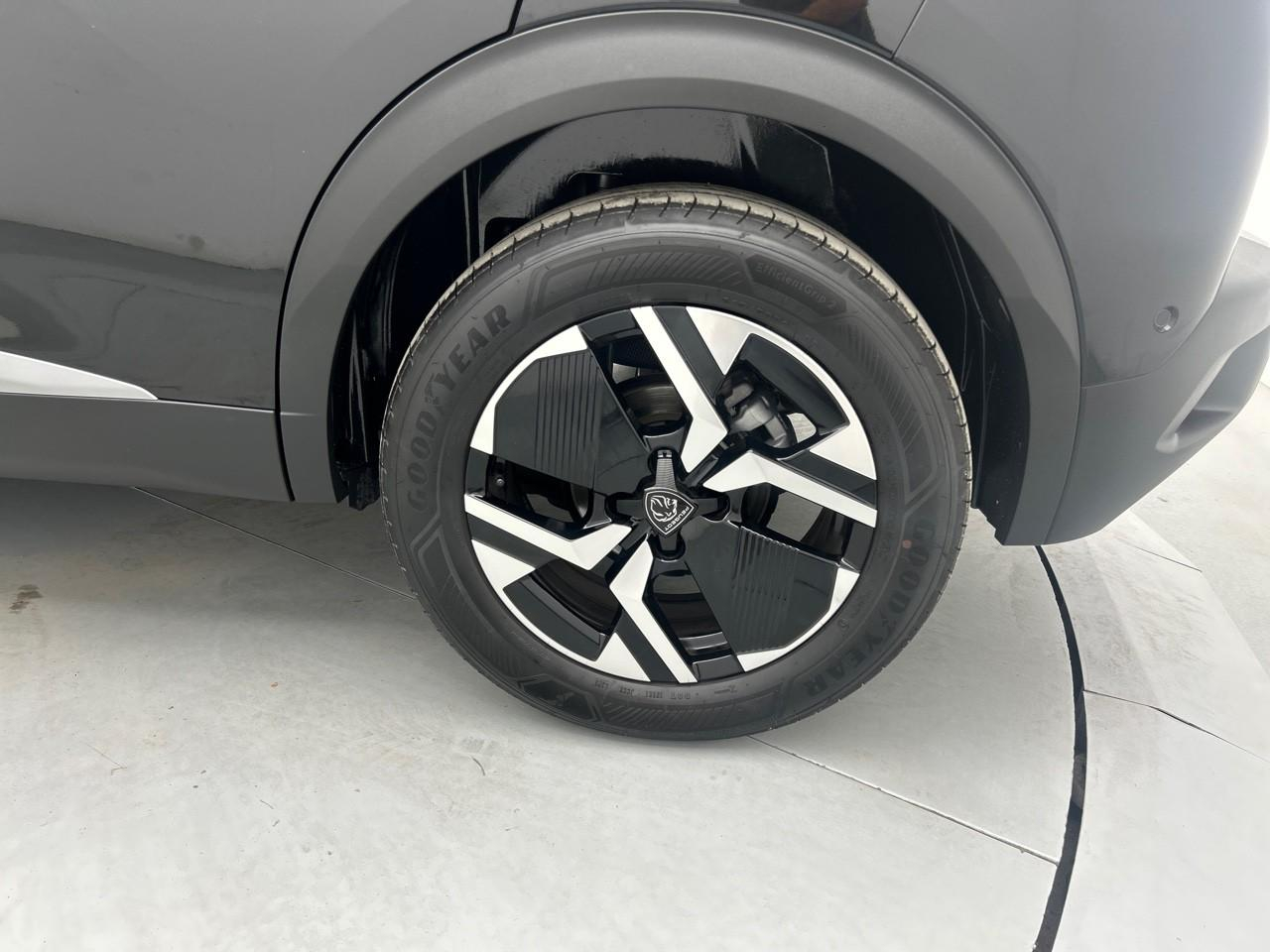 Peugeot 2008 130 s&s eat8 allure — photo 16