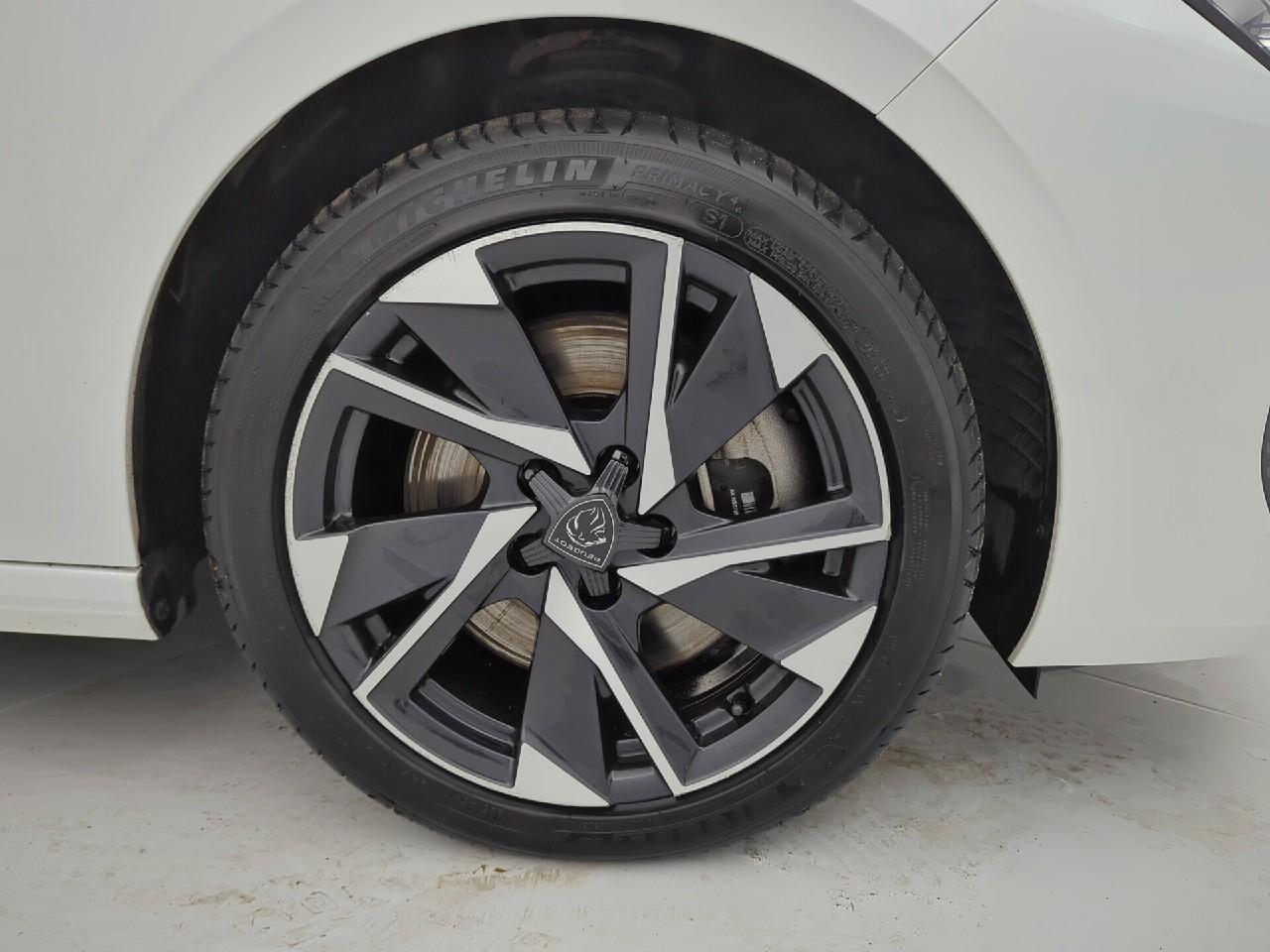 Peugeot 308 phev 180 e-eat8 allure pack — photo 29