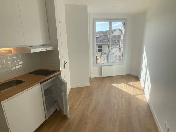 Studio 17m² entièrement rénové à Bondy - 490€ CC
