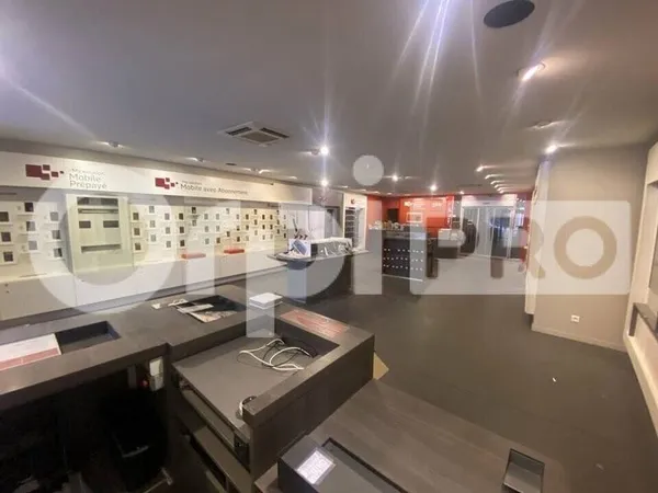 Local commercial 208 m²