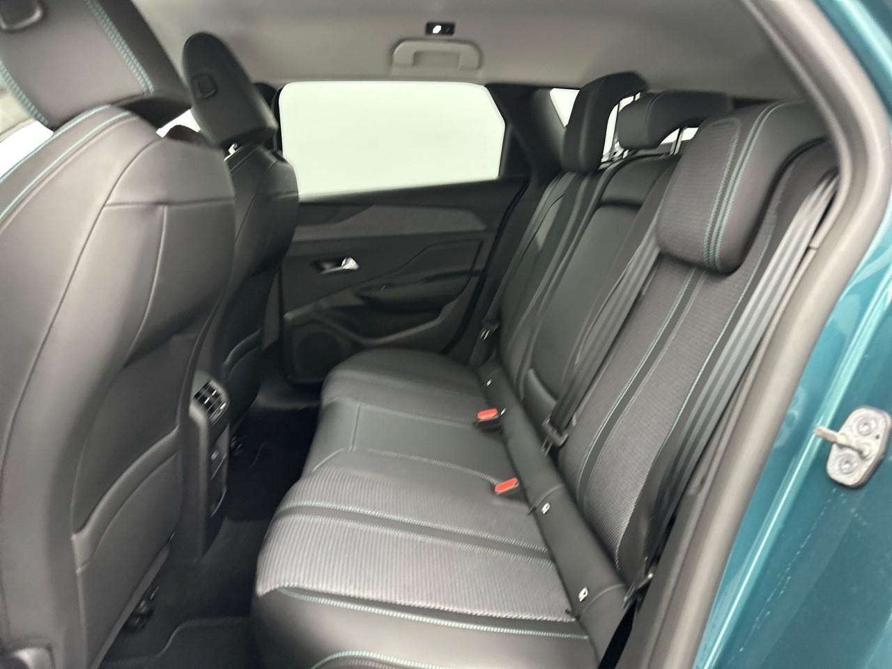 Peugeot 308 sw phev 180 e-eat8 allure pack — photo 12