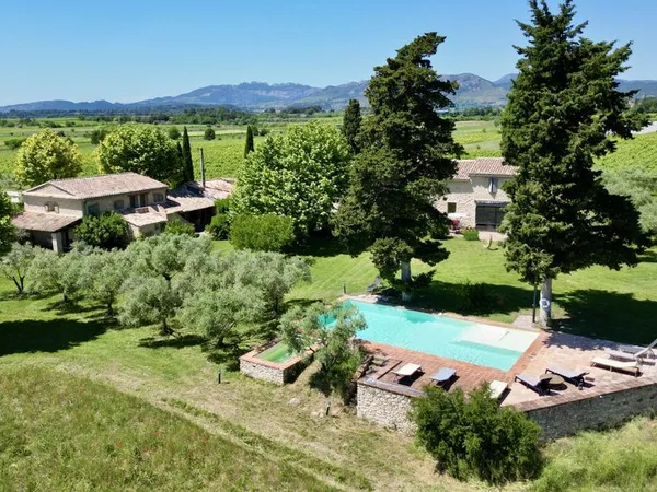 Château 450 m²