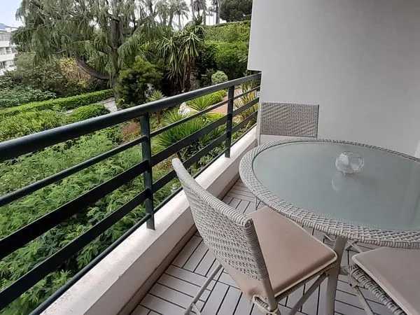 CANNES-CALIFORNIE-Bel Appt T4 de 93m²- Terrasse 16m²-Vue deg