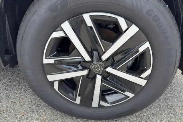 Peugeot 2008 electrique 54 kwh 156 ch — photo 12