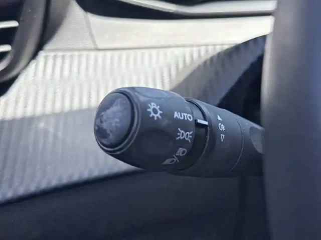 Peugeot 208 puretech 100 s&amp;s bvm6 — photo 23