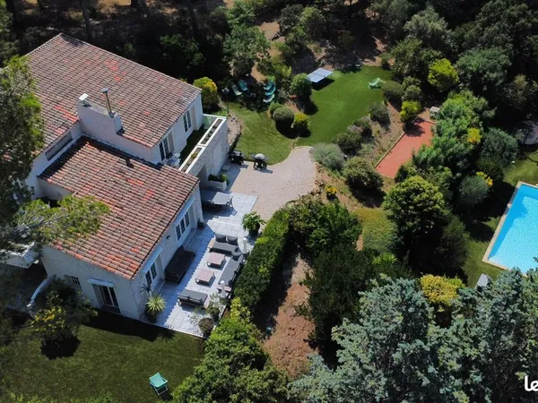 Propriété 6 pièces 232 m²