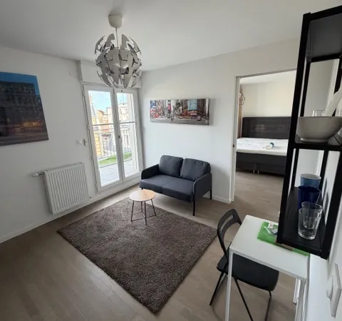 Loue 2 pièces meublées chez l'habitant