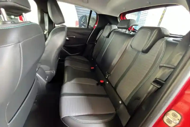 Peugeot 208 puretech 100 s&amp;s eat8 — photo 15
