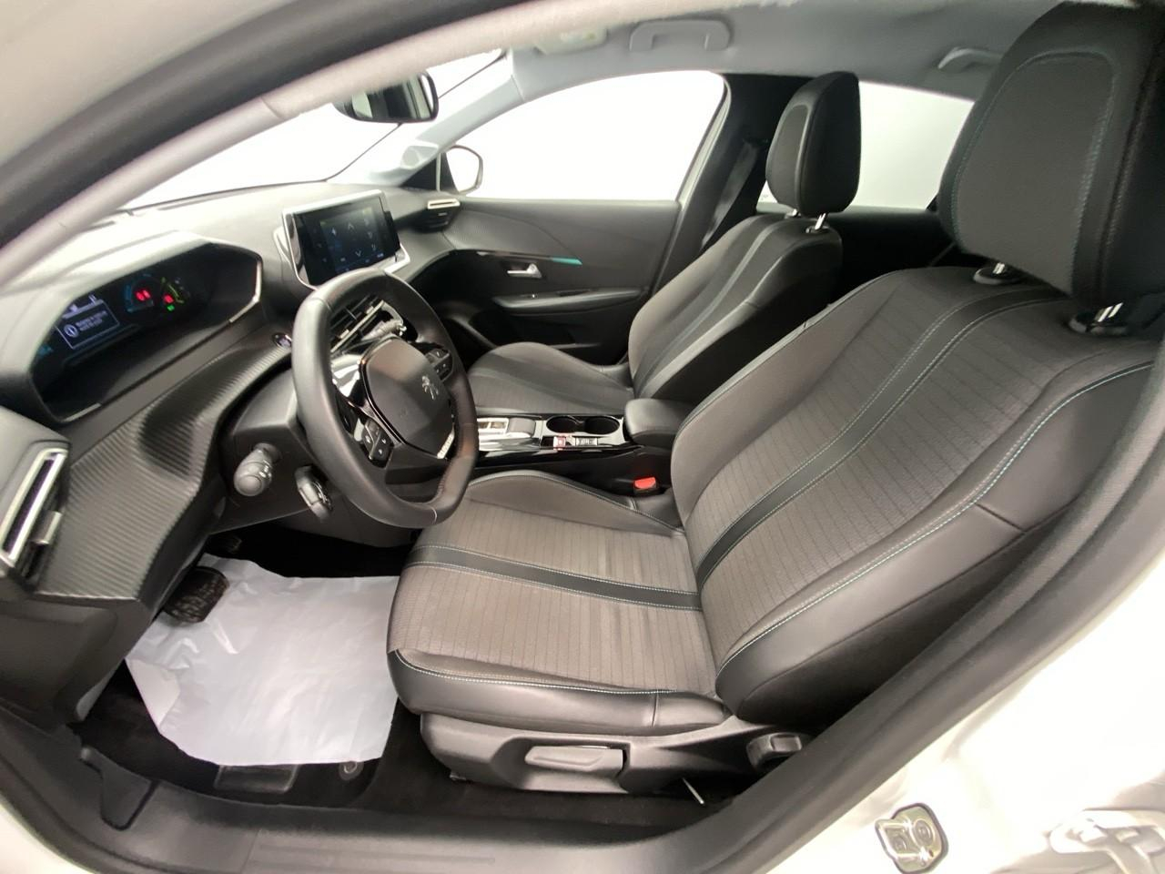Peugeot 208 electrique 50 kwh 136ch allure — photo 9