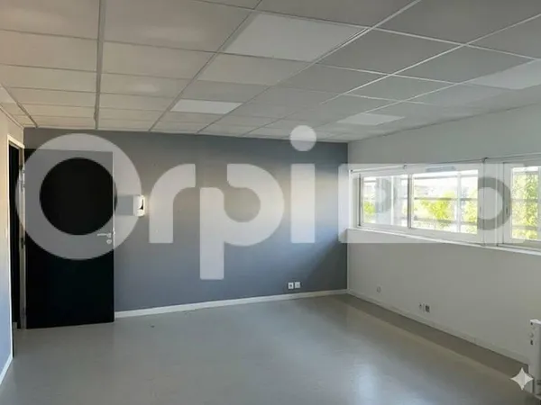 Entrepôt 138 m²