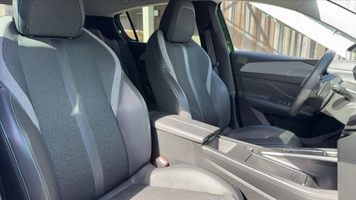 Peugeot 308 1.2 Puretech 130 EAT8 - Allure Pack – 2023 – 53452 km – Essence – Boîte Automatique — photo 11
