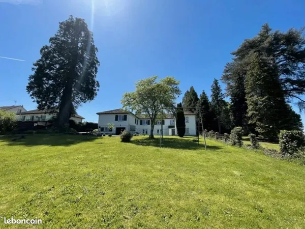 Large 6 Bedroom Detached House/Villa
