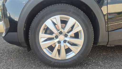 Peugeot 5008 1.5 BlueHDi 130 EAT8 - Allure – 2022 – 145419 km – Diesel – Boîte Automatique — photo 17