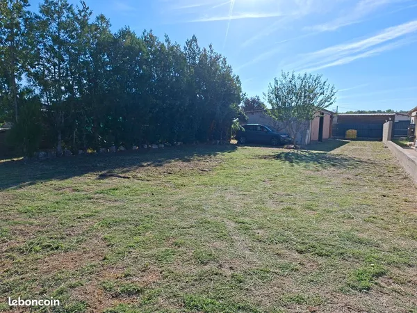 Terrain constructible 700 m² avec hangar 70 m² - fort potentiel