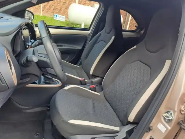Toyota Aygo 1.0 s-cvt 72 design — photo 12