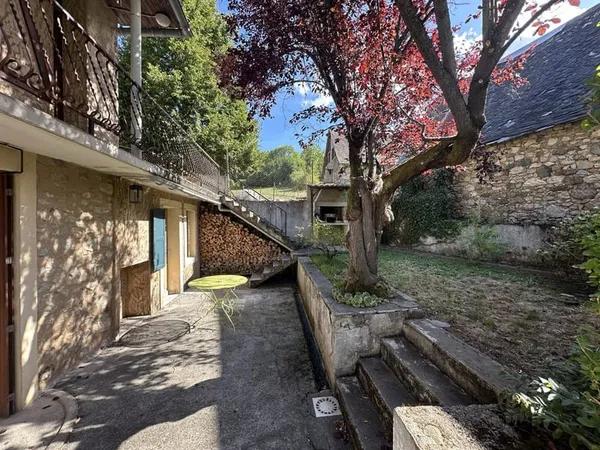 Vallée de Bethmale Maison de village de 130 m2, terrasses,