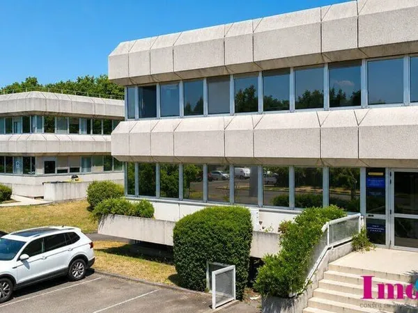 Bureau 84 m²