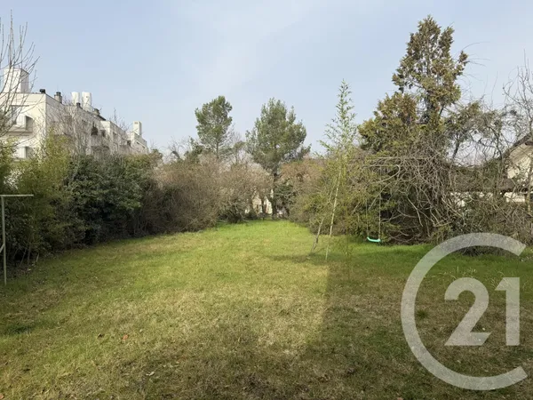 Terrain 775 m²