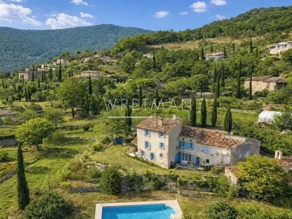 Propriété en pierre de caractère avec vue panoramique - Seillans