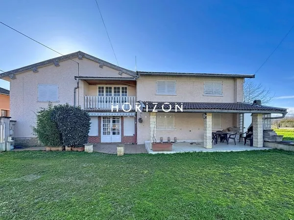 PR BELLEVILLE : maison 116 m2, nombreuses dépendances, terrain