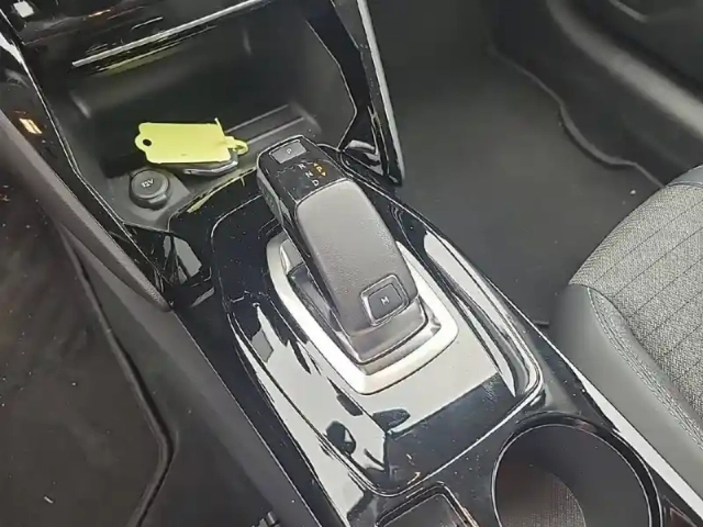 Peugeot 208 puretech 100 s&amp;s eat8 — photo 14