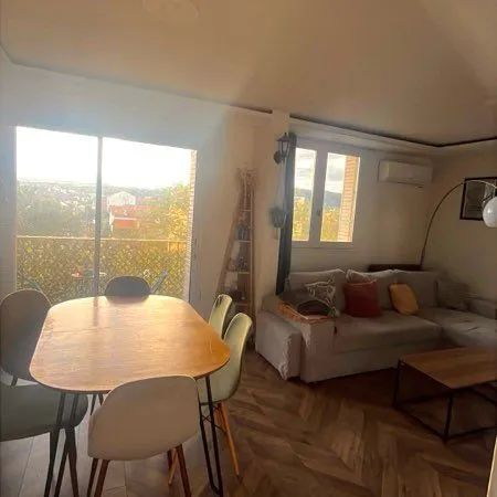 Appartement T4 avec balcon, parking et vue dégagée - Châteauvert, Valence