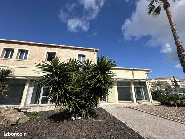 Bureaux 222 m² Fréjus