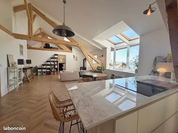 Loft vue lac à Veyrier-du-Lac (143m2 utile) • Haut rendement locatif