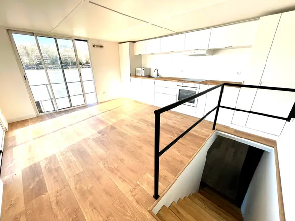 Loue duplex sur péniche