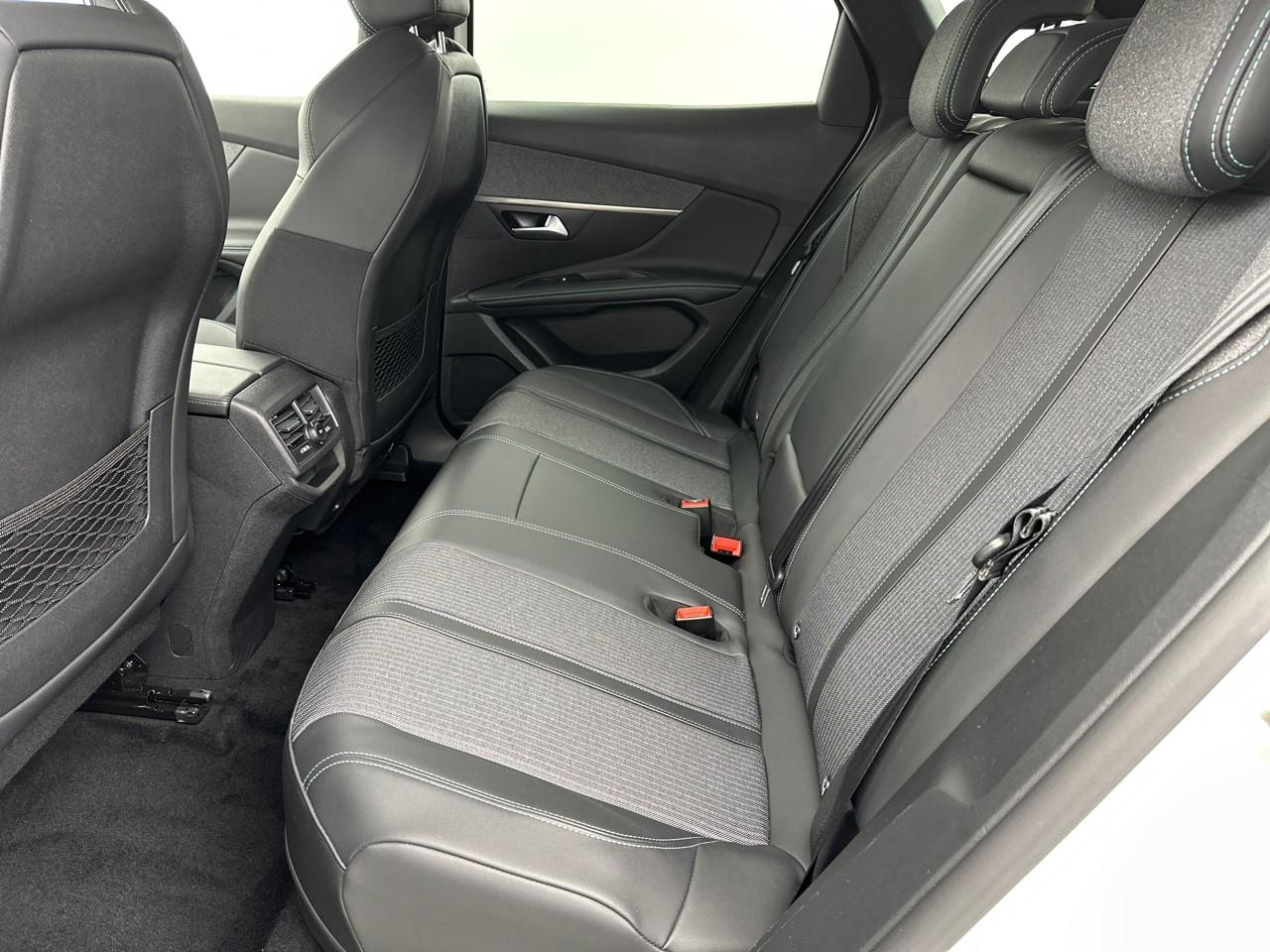 Peugeot 3008 hybrid 225 e-eat8 allure pack — photo 12