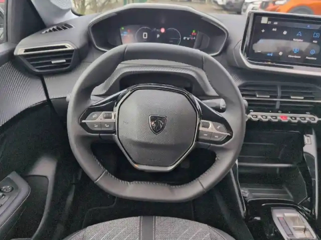 Peugeot 208 hybrid 110 e-dcs6 — photo 9