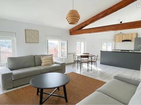 T4 Duplex meublé 76,69 m² - 790 CC - rénové - particulier