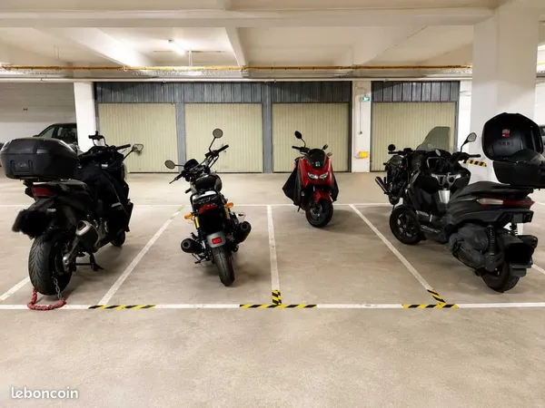 Parking moto / scooter sécurisé - Levallois-Perret