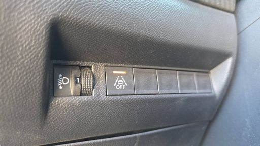Peugeot 2008 1.2 PureTech 130 EAT8 - Allure Pack – 2022 – 79016 km – Essence – Boîte Automatique — photo 2