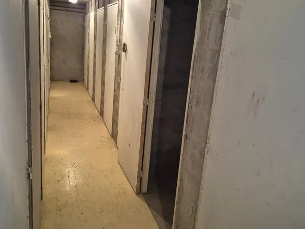 Cave 3 m² saine, sèche et sécurisée à Mandelieu proche des stades quartier Capitou