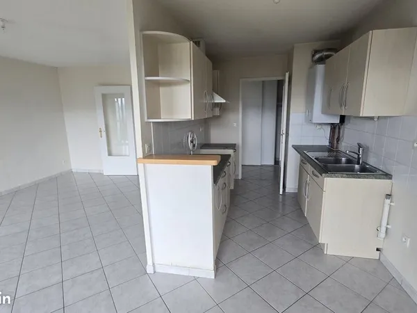 Appartement . 3 pièces . 68m² . étage 2/3